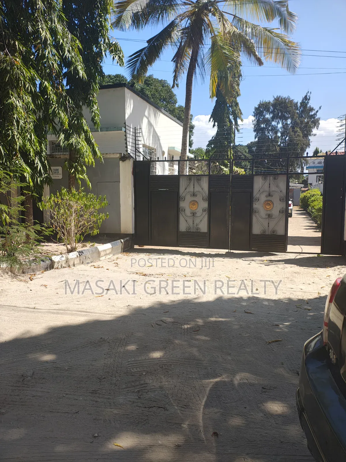 3bdrm House in Nyalali Rd, Msasani for sale in Msasani