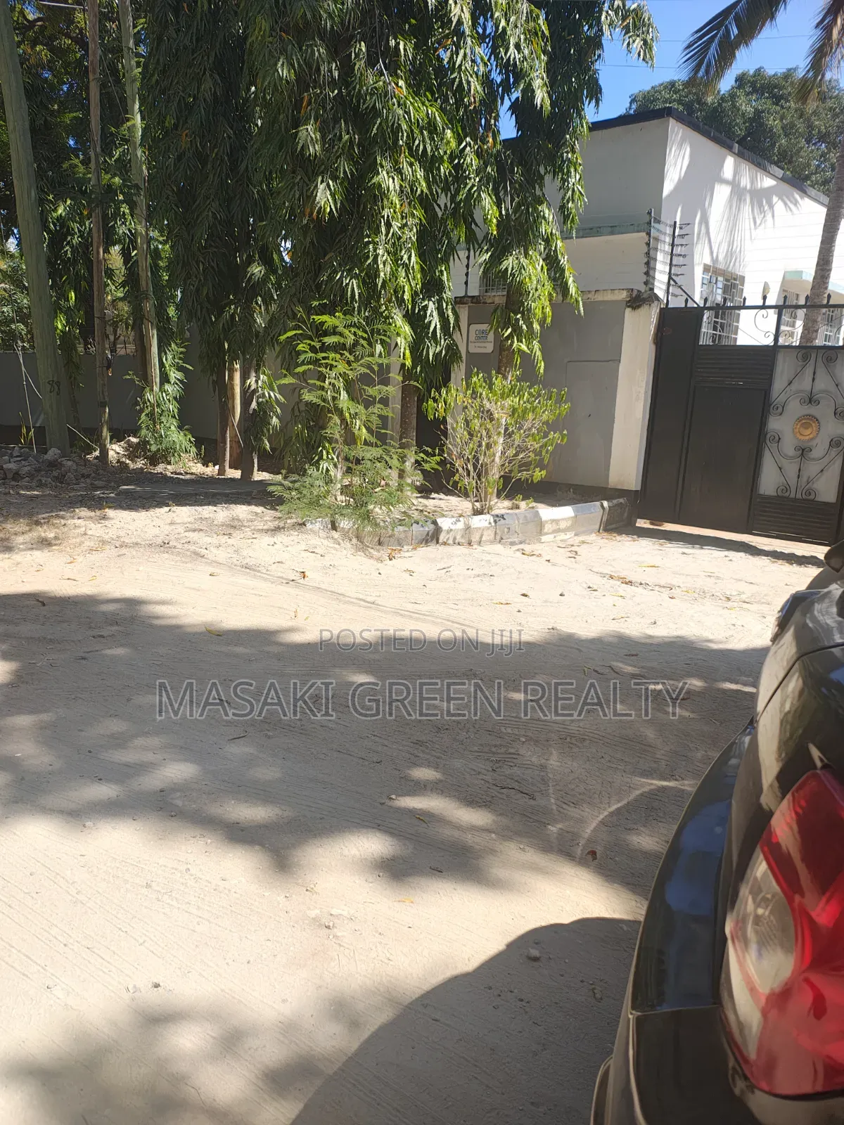 3bdrm House in Nyalali Rd, Msasani for sale in Msasani