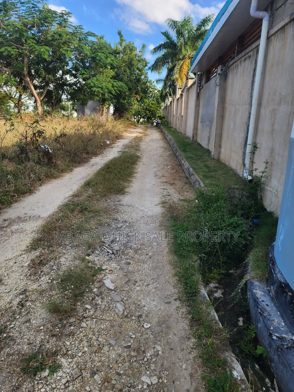 Plot Area SQM 1300 for Sale at Madale in Goba