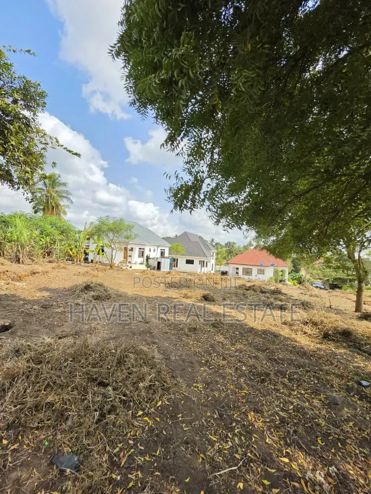 Kiwanja Kinauzwa Madale Msumi in Goba