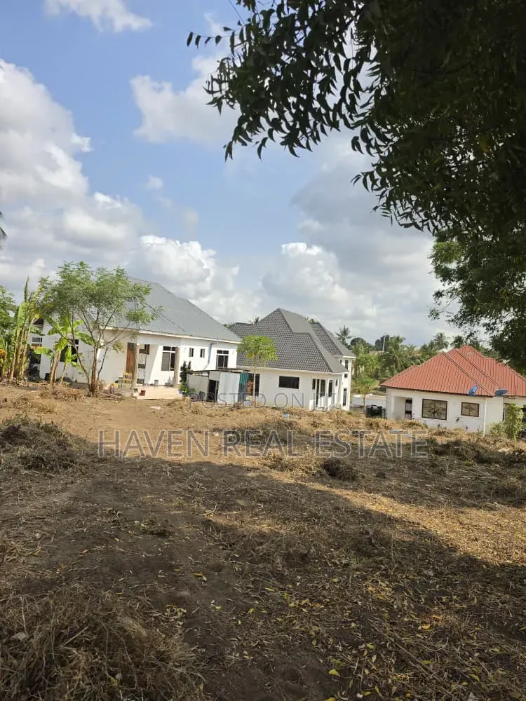Kiwanja Kinauzwa Madale Msumi in Goba
