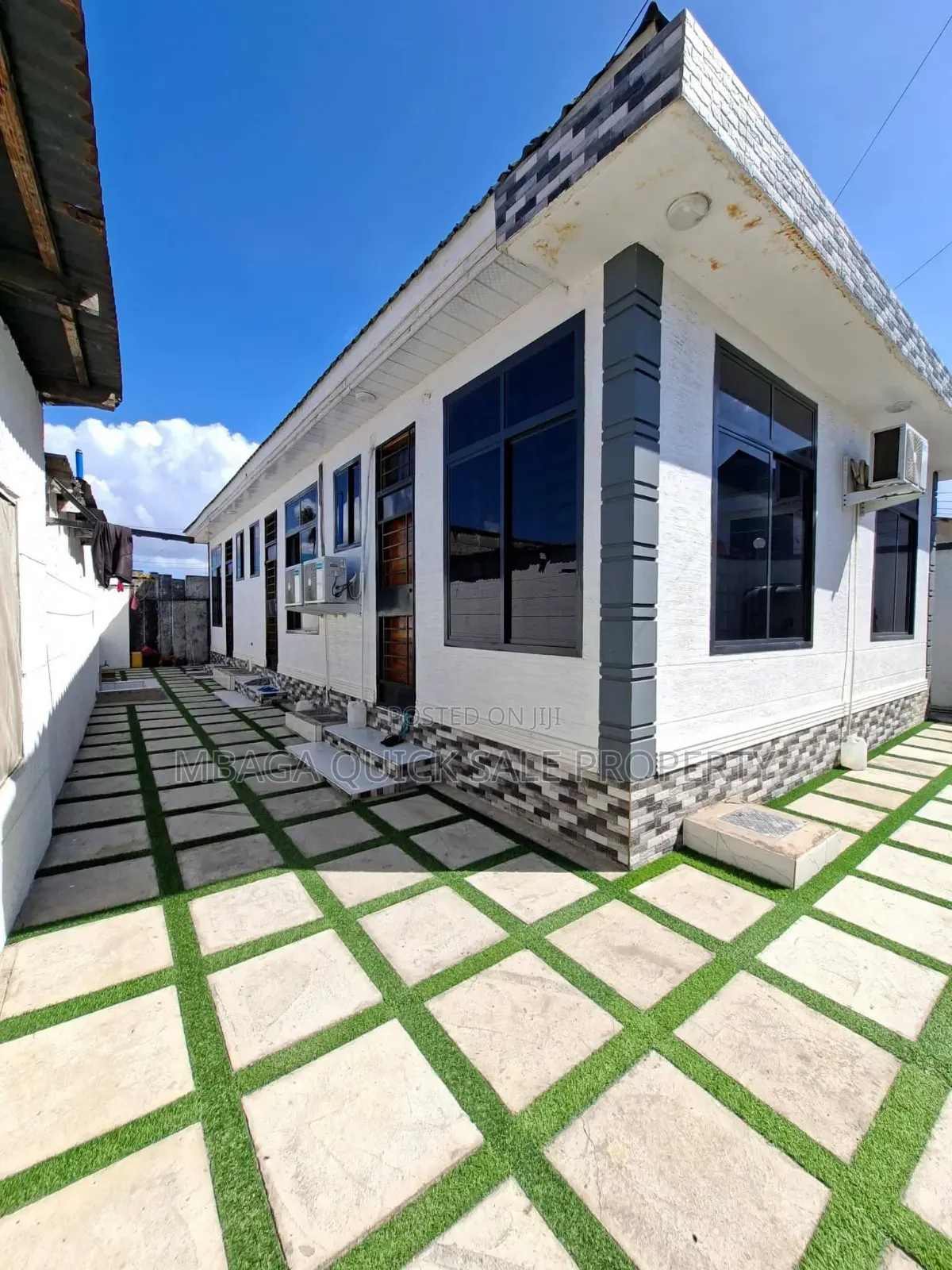 6bdrm House in Makumbusho, Mwananyamala for sale in Mwananyamala