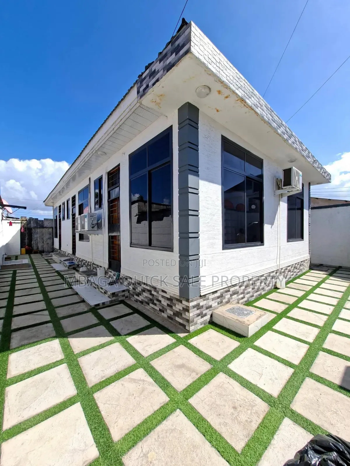6bdrm House in Makumbusho, Mwananyamala for sale in Mwananyamala