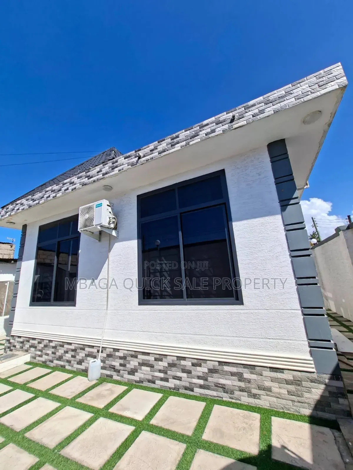 6bdrm House in Makumbusho, Mwananyamala for sale in Mwananyamala