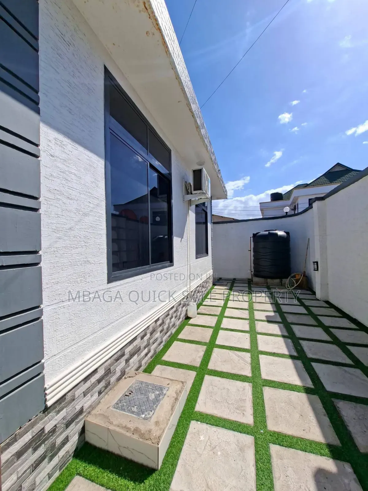 6bdrm House in Makumbusho, Mwananyamala for sale in Mwananyamala