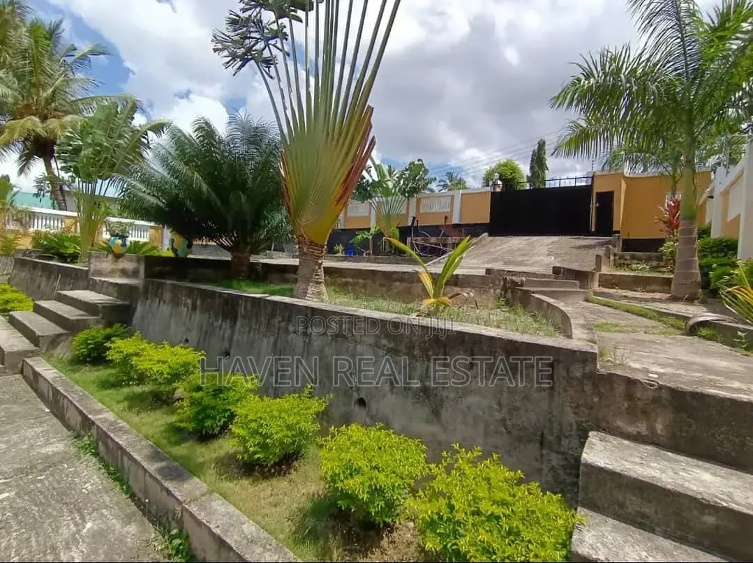 6bdrm House in Mbezi for sale in Mbezi