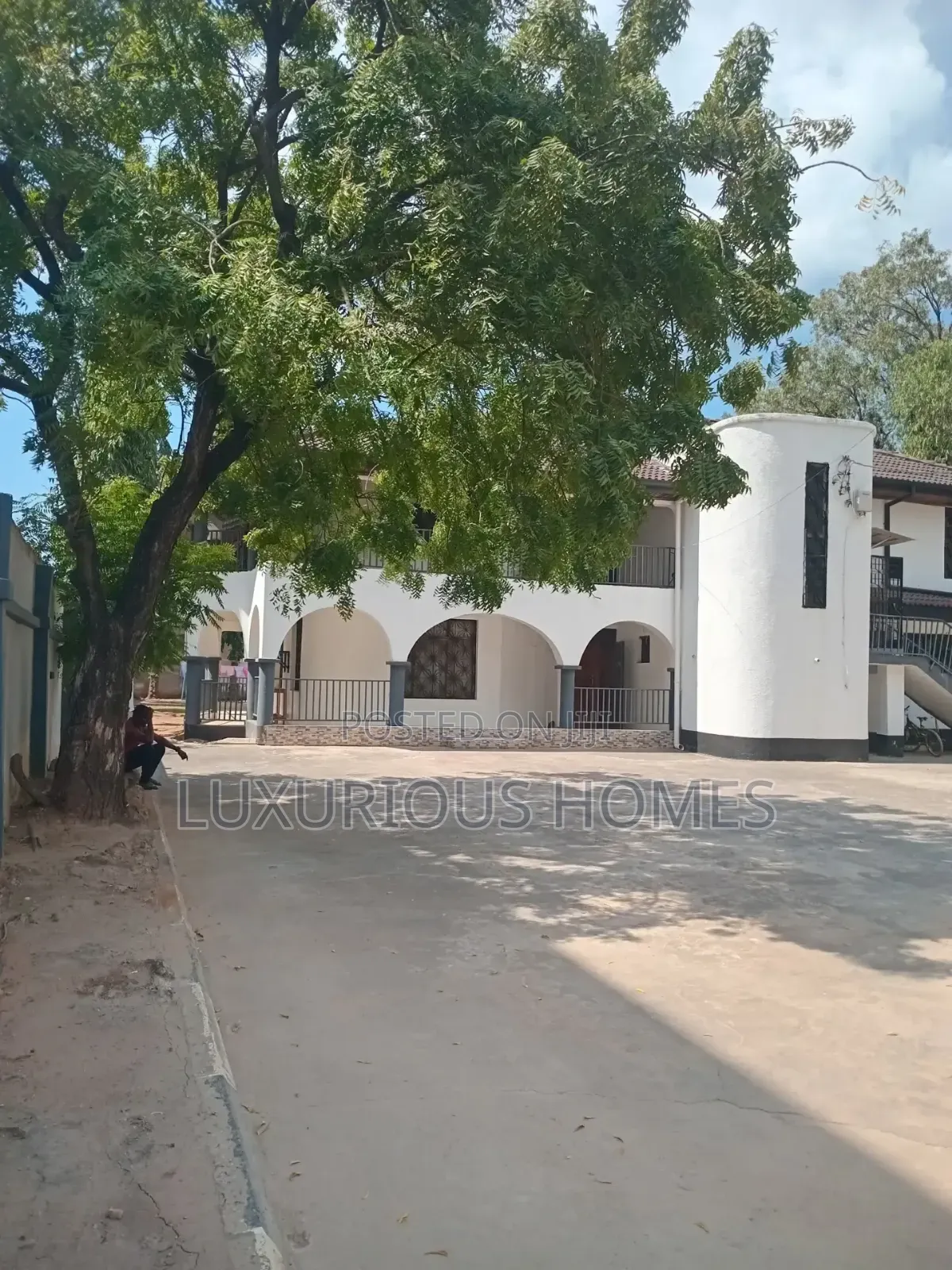 Furnished 9bdrm House in Mikocheni for rent in Mikocheni