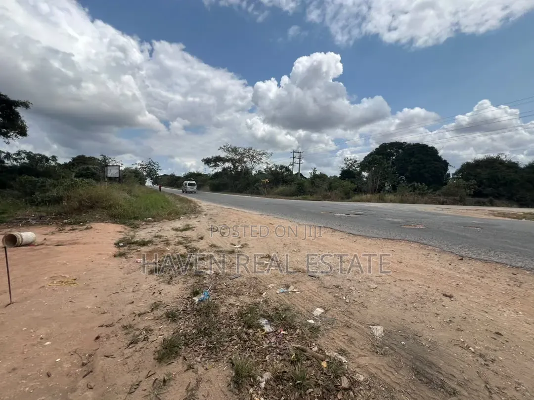 *10 Acre Industrial Plot Touching Tarmac for Sale - Mpuyani, Kisarawe* in Masaki