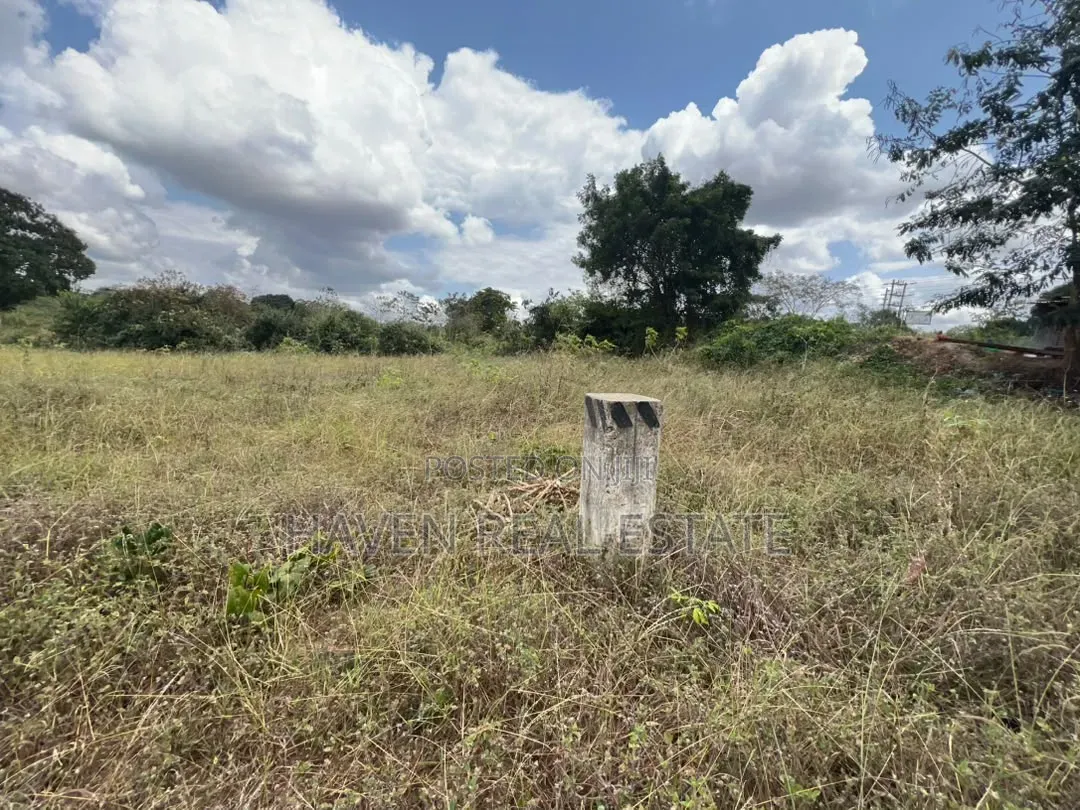 *10 Acre Industrial Plot Touching Tarmac for Sale - Mpuyani, Kisarawe* in Masaki