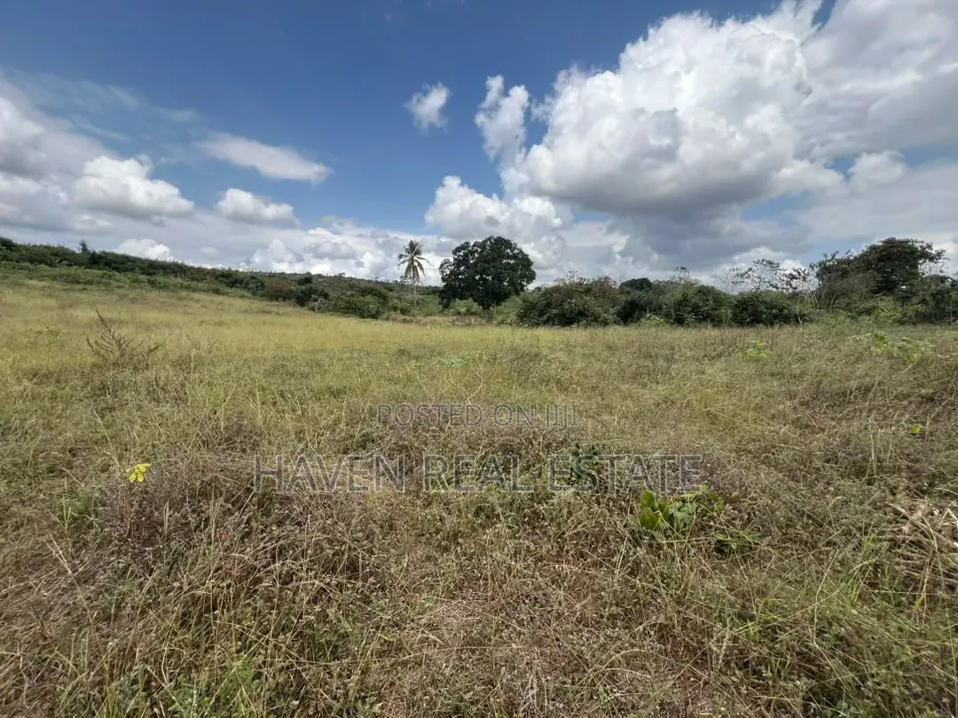 *10 Acre Industrial Plot Touching Tarmac for Sale - Mpuyani, Kisarawe* in Masaki