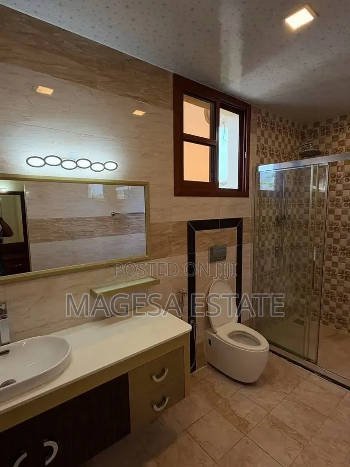 Furnished 3bdrm Villa in Ada Estate for rent in Ada Estate