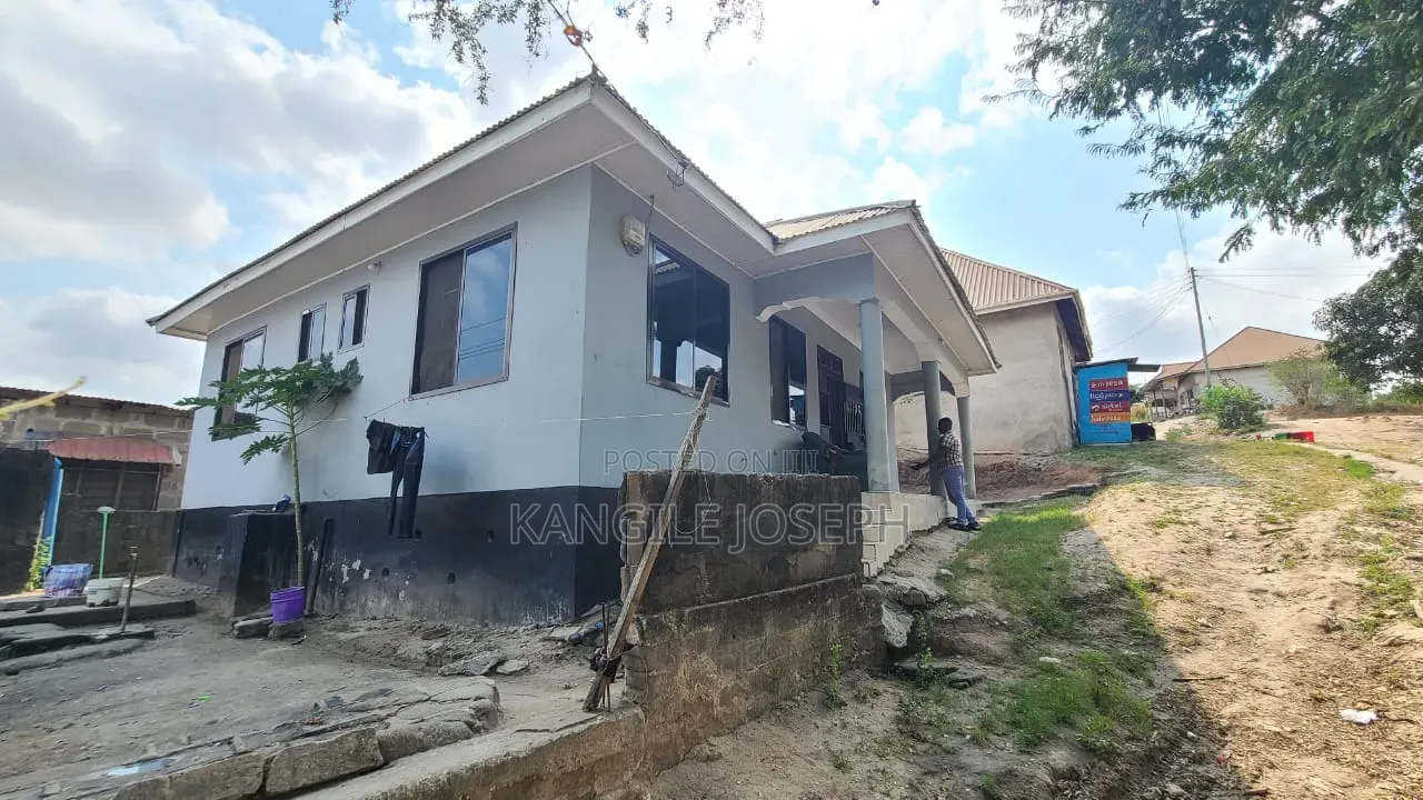 3bdrm House in Malamba Mawili, Mbezi for sale in Mbezi