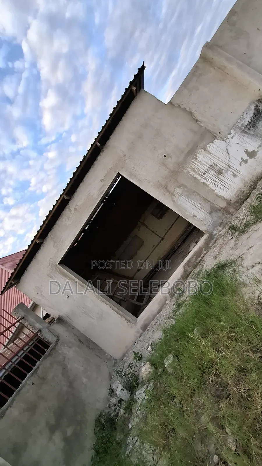 Privatte Show Room (Yard) Mliman Cty Area in Sinza