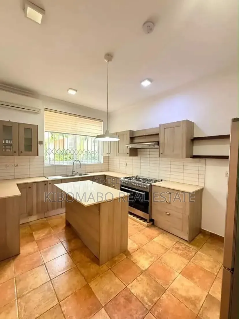 4bdrm Townhouse / Terrace in Oyster Bay for rent in Oyster Bay