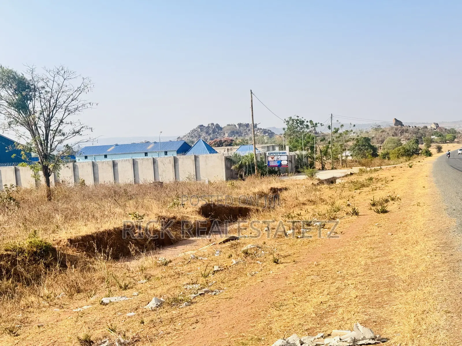 Viwanja Viwili (2) Kwa Pamoja Vinauzw Fela Bandar Jiran Na Reli Ya SGR in Fella