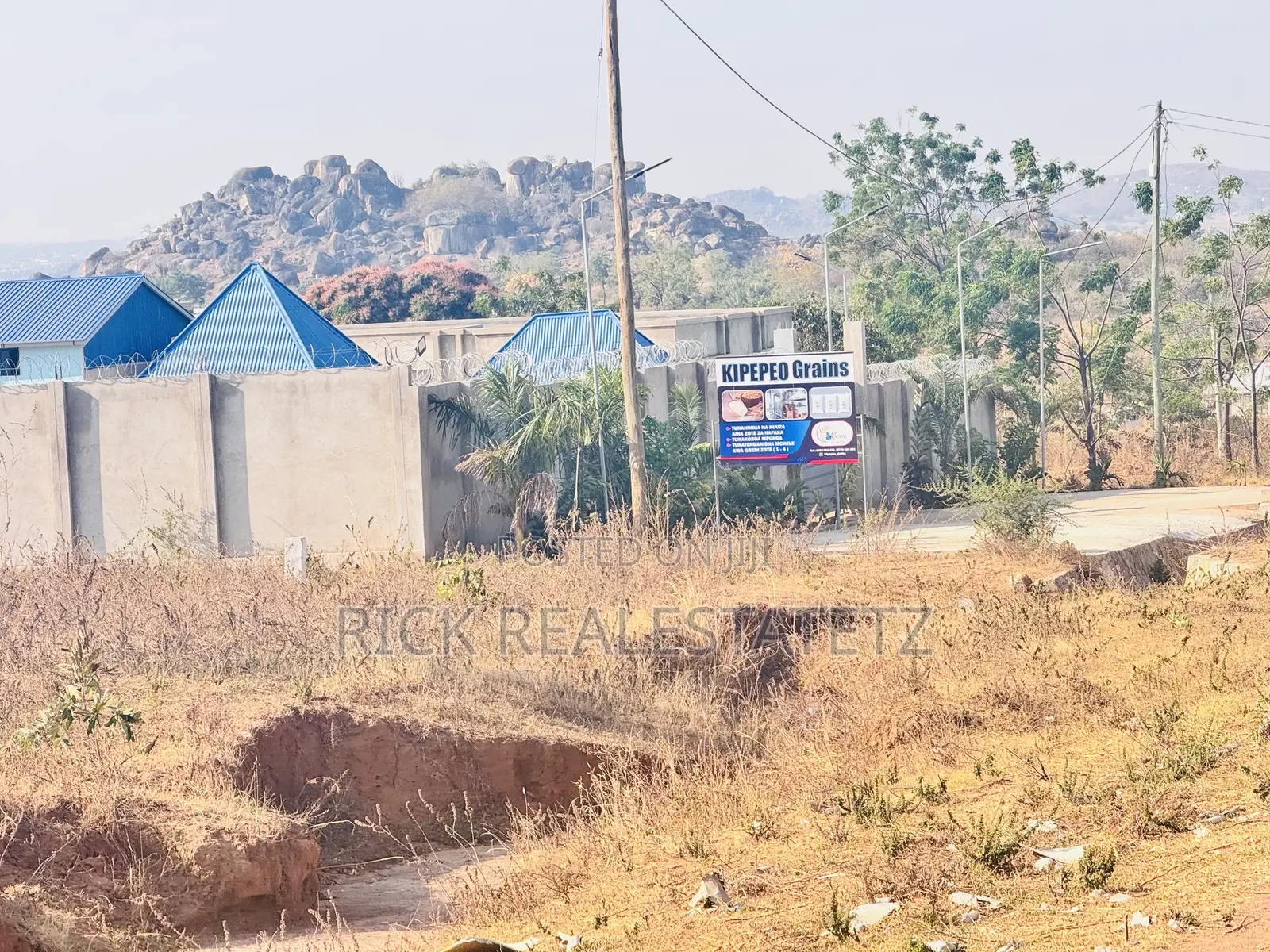 Viwanja Viwili (2) Kwa Pamoja Vinauzw Fela Bandar Jiran Na Reli Ya SGR in Fella