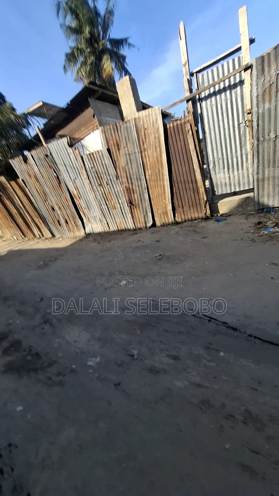 Garage Place Fenced at Cnza Palestina in Sinza