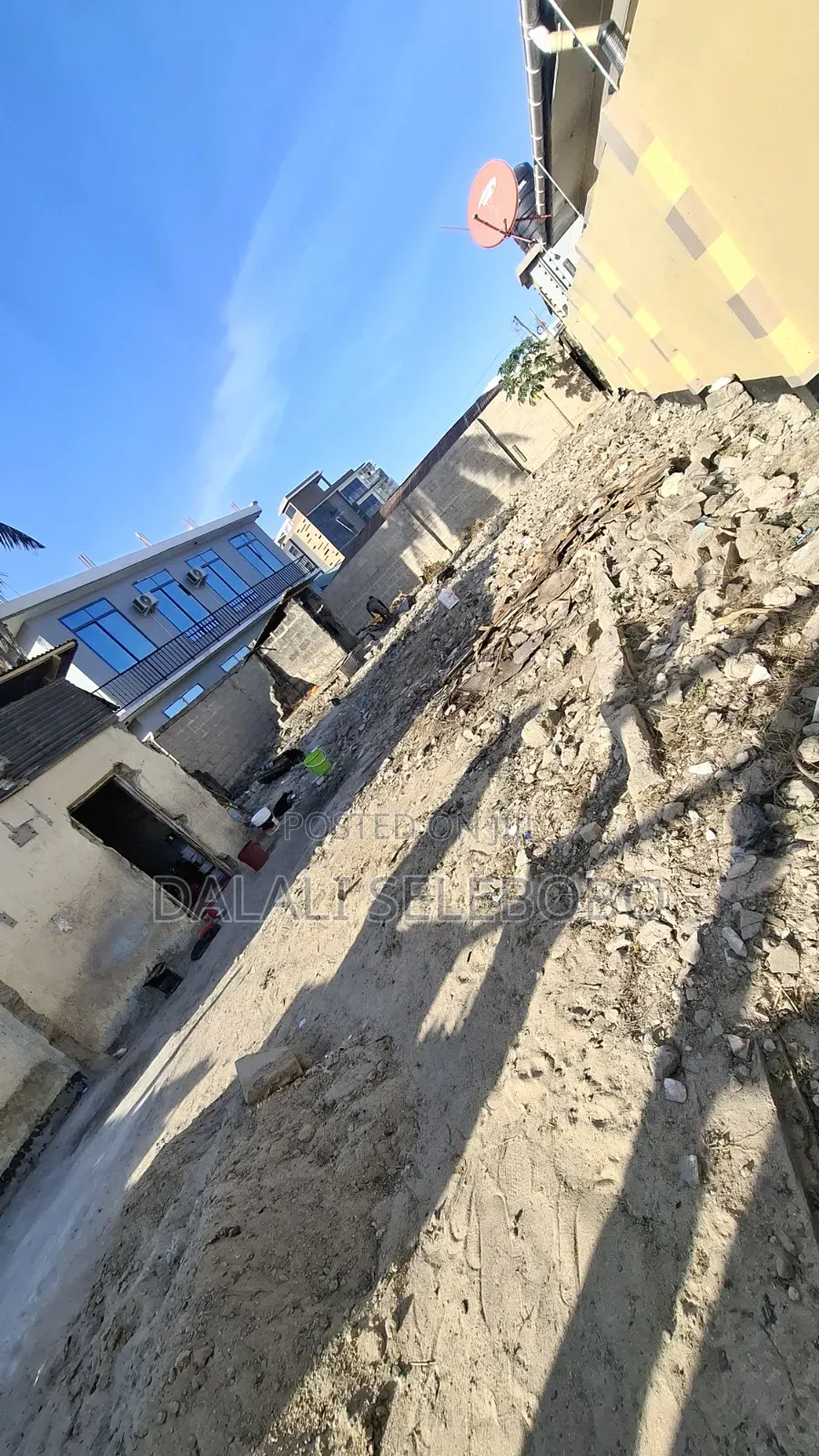 Garage Place Fenced at Cnza Palestina in Sinza
