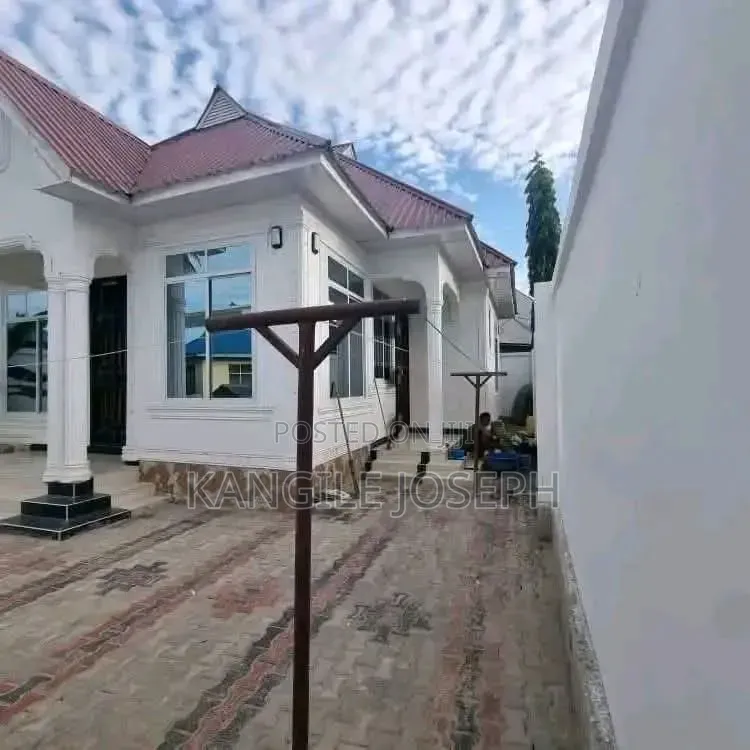3bdrm House in Magengeni Street, Mbagala for sale in Mbagala