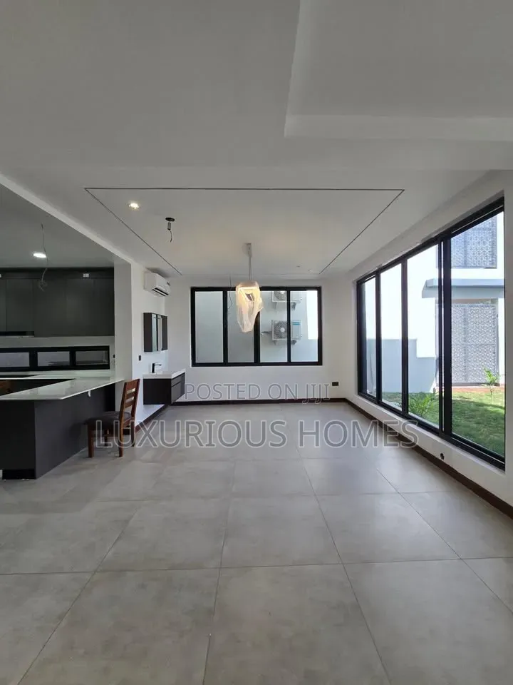 4bdrm Villa in Oyster Bay for rent in Oyster Bay