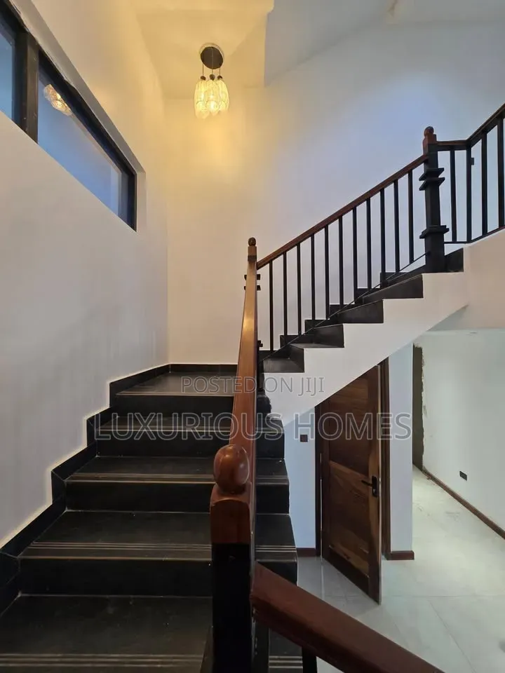 4bdrm Villa in Oyster Bay for rent in Oyster Bay