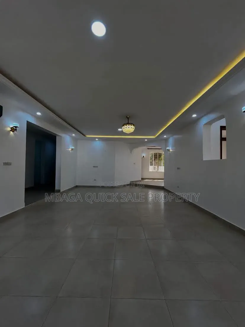 5bdrm House in Goba for rent in Goba