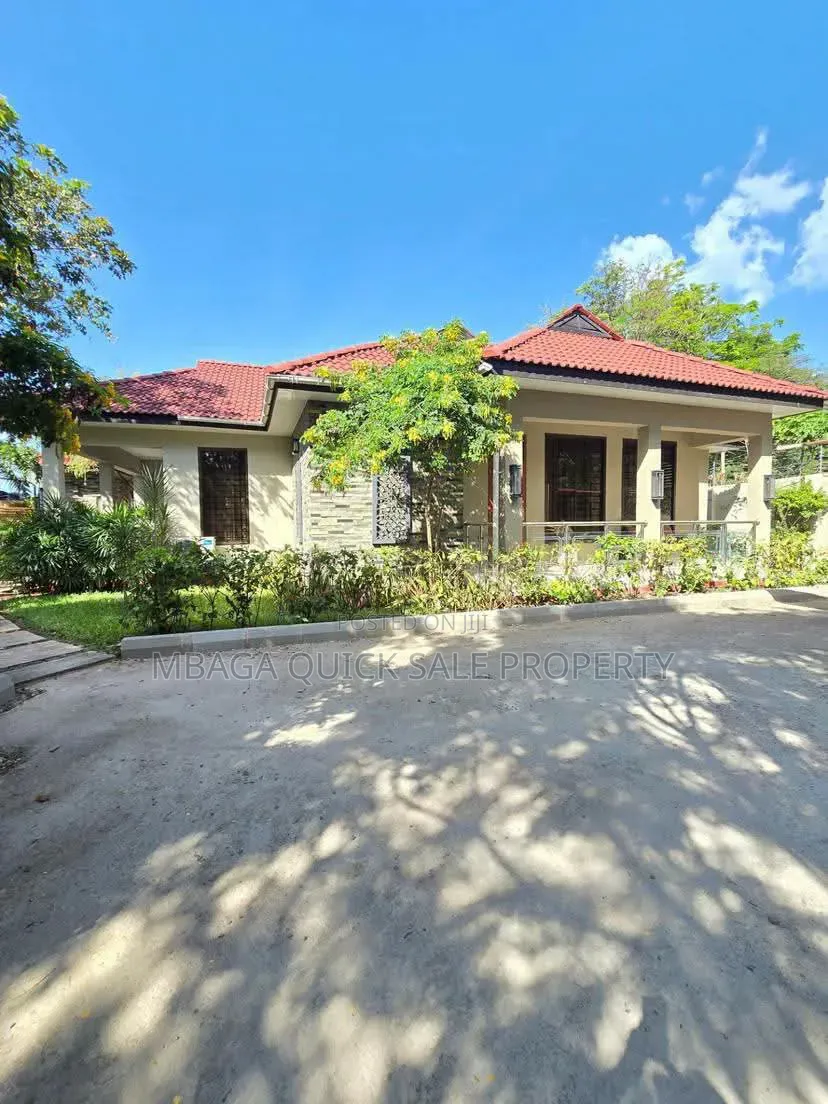 4bdrm House in Oyster Bay for rent in Oyster Bay