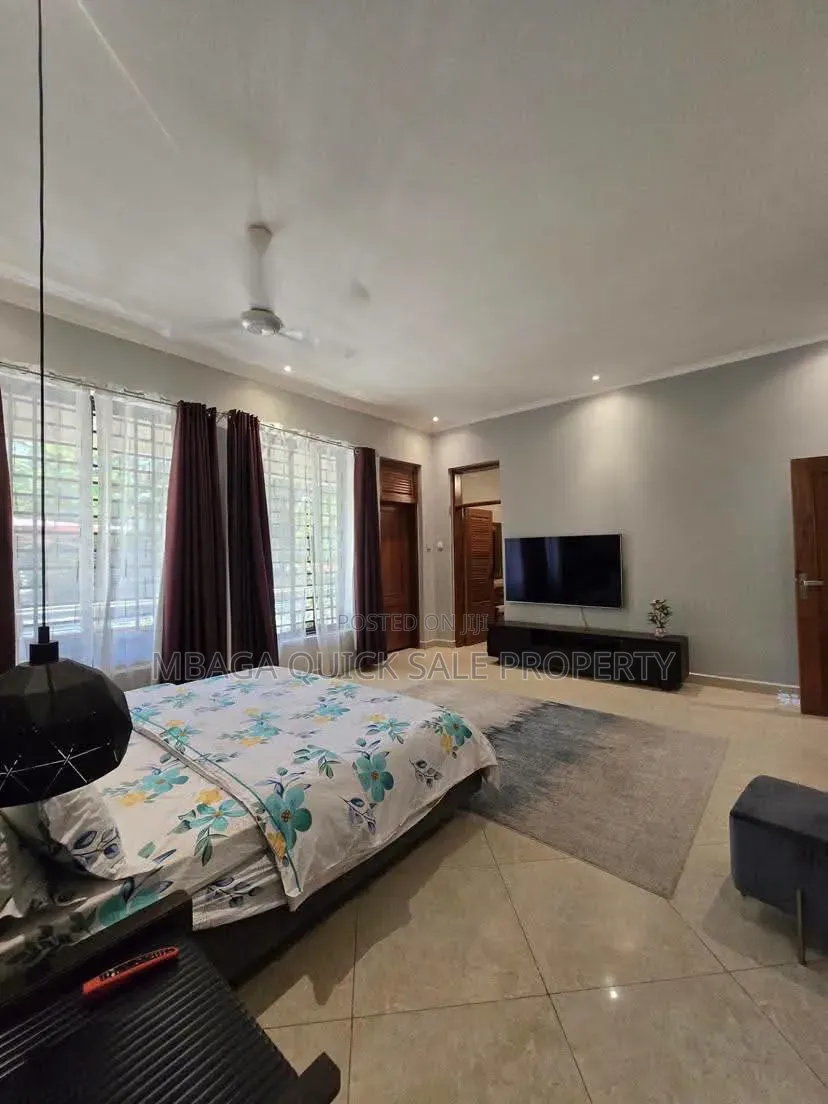 4bdrm House in Oyster Bay for rent in Oyster Bay