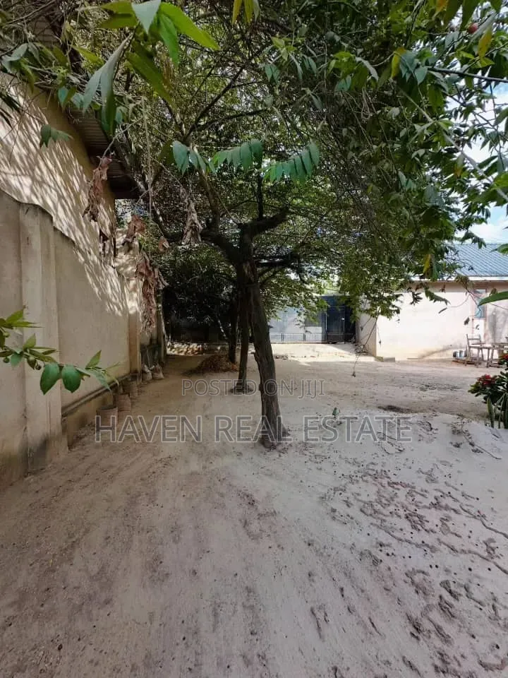 6bdrm House in Kinyerezi for sale in Kinyerezi