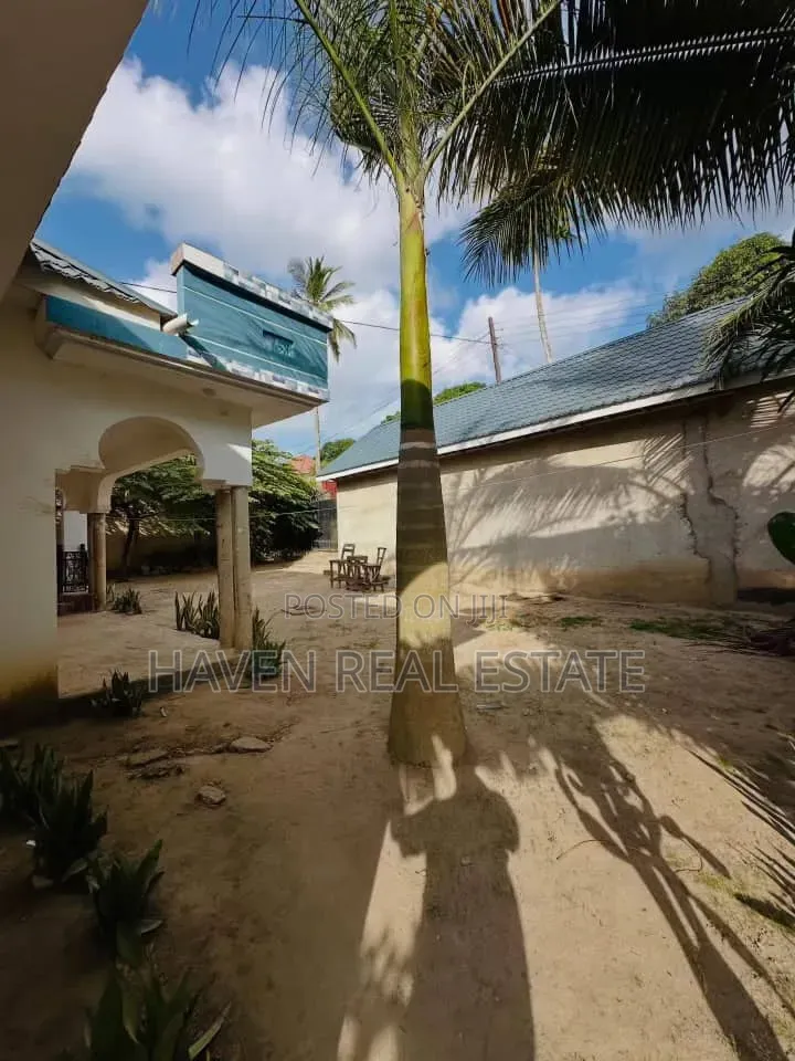 6bdrm House in Kinyerezi for sale in Kinyerezi