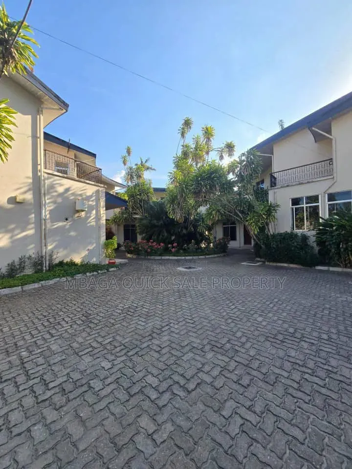 Furnished 4bdrm Villa in Mikocheni for rent in Mikocheni