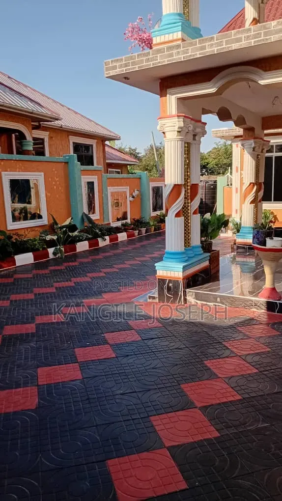 4bdrm Apartment in Mloganzira Dar Es, Mbezi for sale in Mbezi