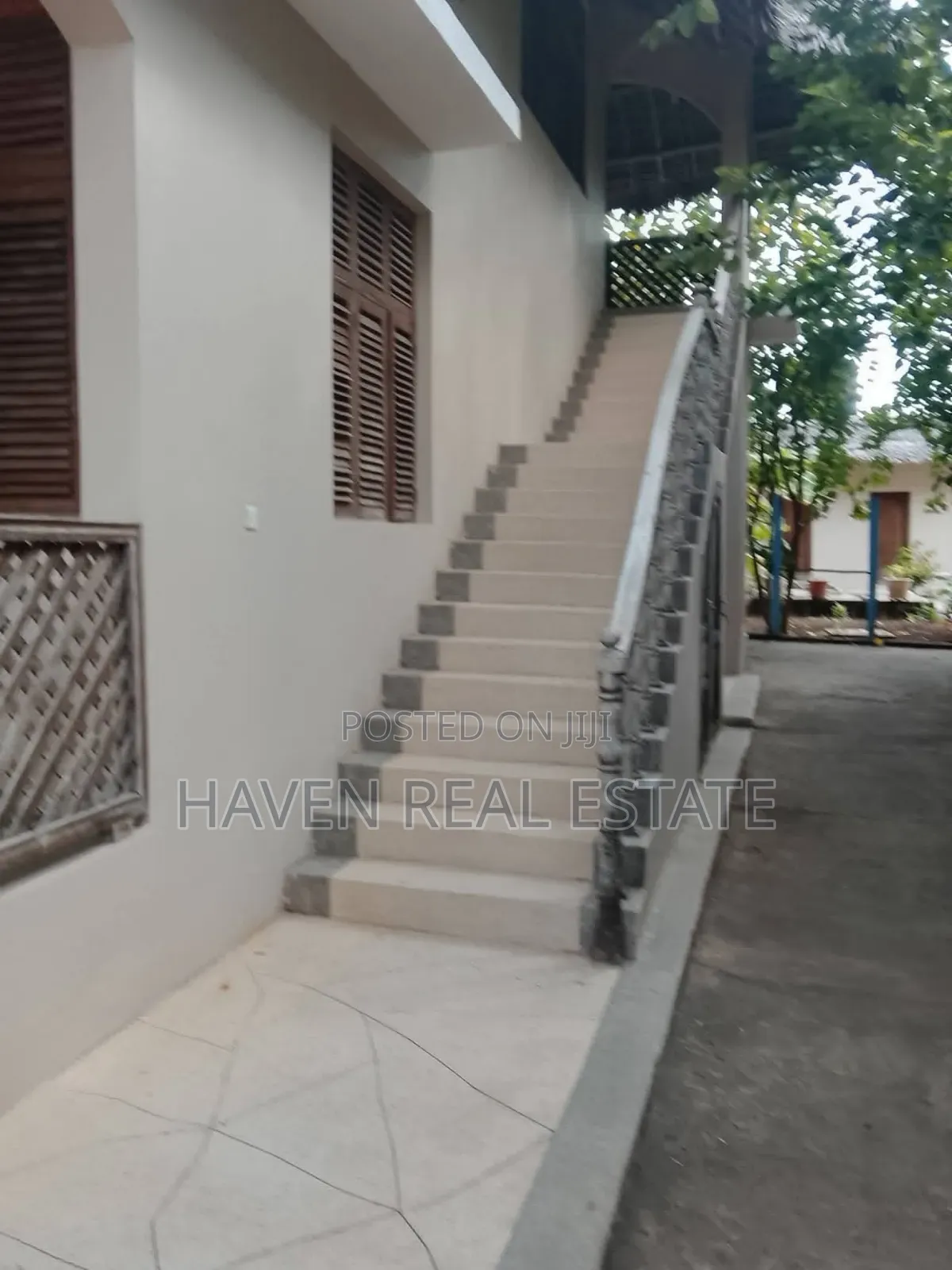 8bdrm House in Mjini for sale in Mjini