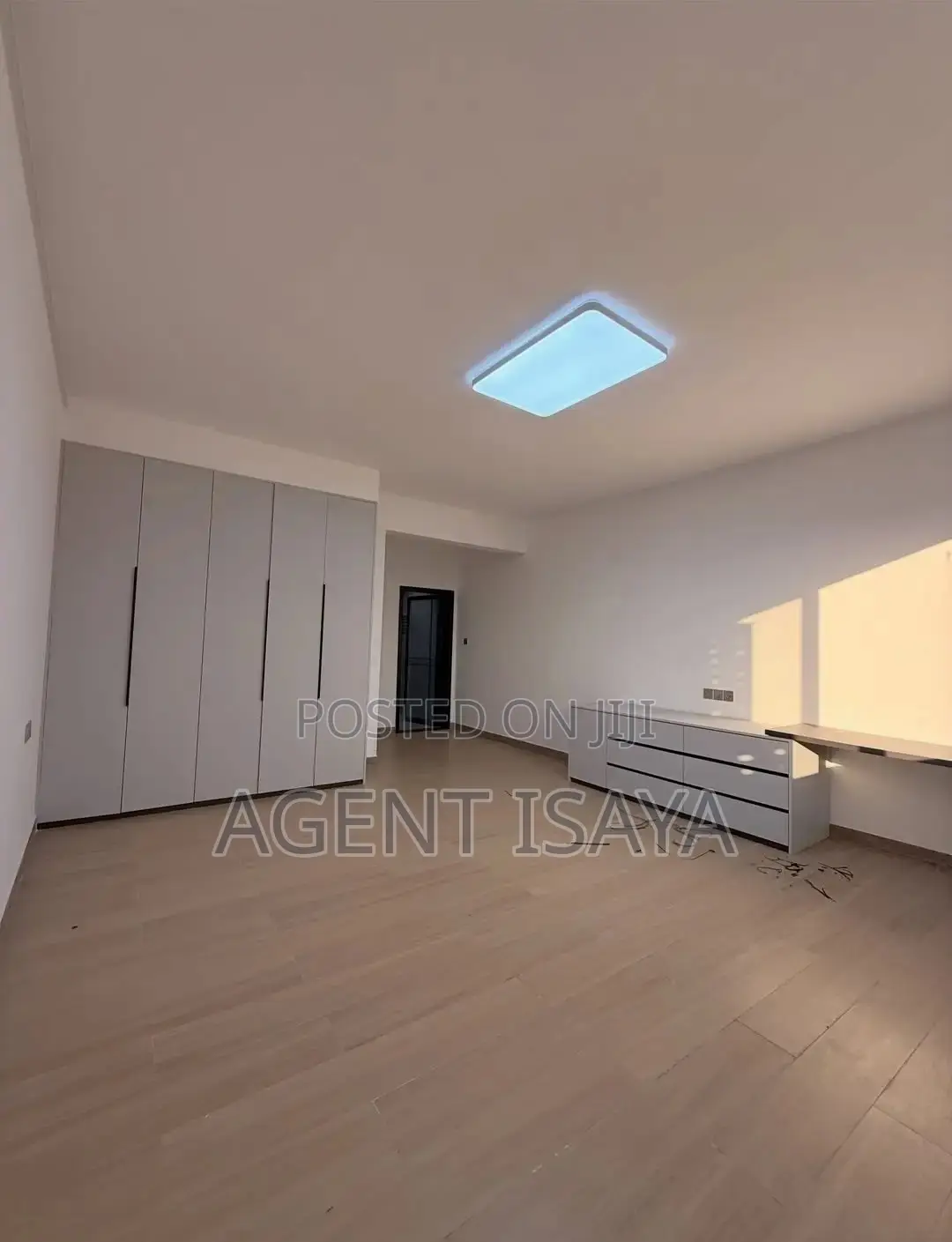 Furnished 3bdrm Apartment in Oyster Bay for sale in Oyster Bay
