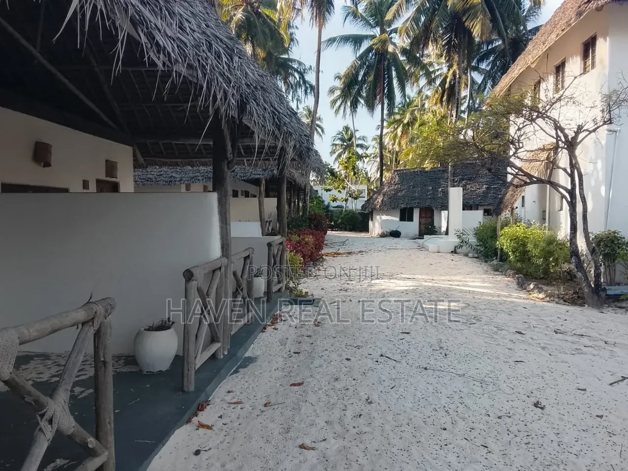 12bdrm House in Kati for sale in Kati