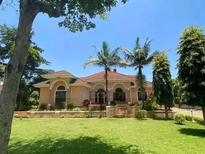 5bdrm House in Arusha, Njiro for sale in Njiro