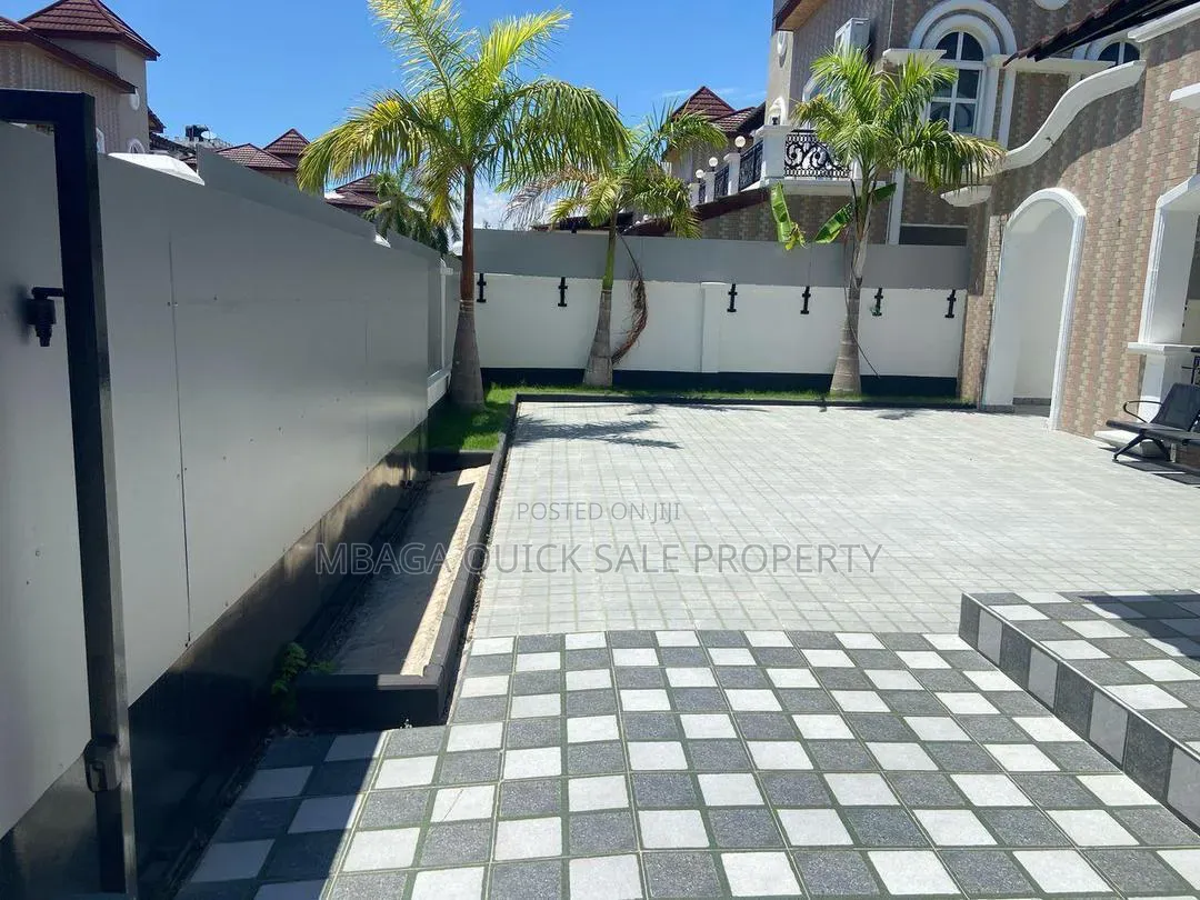Furnished 5bdrm House in Msasani for rent in Msasani
